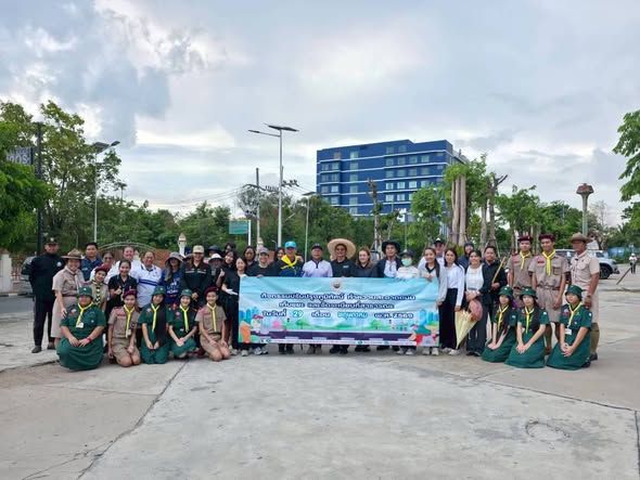  ร่วมกิจกรรมปรับปรุงภูมิทัศน์ทำความสะอาดถนนและเก็บขยะโดยรอบ บริเวณถนนสายบางกอกเพ็ชร (ซอยโรงเรียนปัญญานฤมิต) หมู่ที่ 3 ตำบลบ่อวิน อำเภอศรีราชา จังหวัดชลบุรี