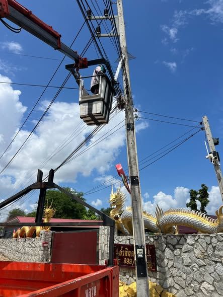 เจ้าหน้าที่กองช่าง  ดำเนินการซ่อมไฟฟ้าส่องสว่าง ในซอยป้าเสงี่ยม ตามคำร้อง