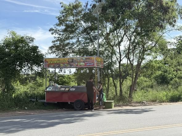  ลงพื้นที่ตรวจสอบเรื่องร้องเรียน กรณี มีร้านจำหน่ายปลาหมึกย่าง บริเวณไหล่ทาง ถนนสายห้วยปราบ - พันเสด็จใน