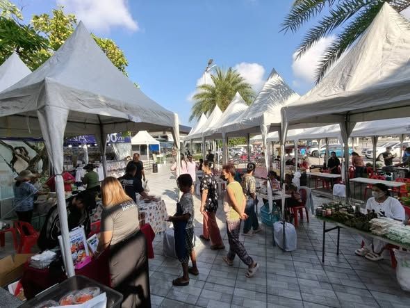 ภาพบรรยากาศ งานตลาดนัดเพื่อจำหน่ายผลิตภัณฑ์ของชุมชนท้องถิ่น ตำบลบ่อวิน 