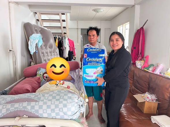 มอบหมายให้เจ้าหน้าที่กองสวัสดิการสังคม ลงพื้นที่มอบผ้าอ้อมให้กับผู้ป่วยติดเตียง จำนวน 2 ราย หมู่ที่ 6  ตำบลบ่อวิน