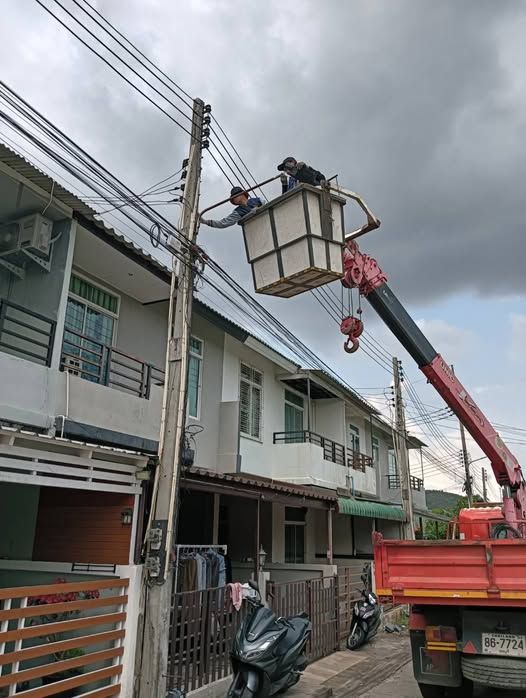 มอบหมายให้ เจ้าหน้าที่กองช่าง ลงพื้นที่ ดำเนินการซ่อมไฟฟ้าส่องสว่าง  หมู่บ้านพฤกษ์พิมาน หมู่ที่ 3 ตำบลบ่อวิน