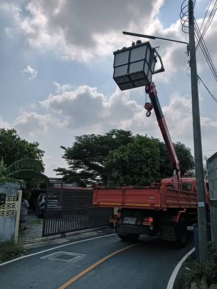  มอบหมายให้ เจ้าหน้าที่กองช่าง ลงพื้นที่ ดำเนินการซ่อมไฟส่องสว่าง  ซอยมัสยิดนูรุสอิสลาม หมู่ที่ 4 ตำบลบ่อวิน ตามคำร้อง