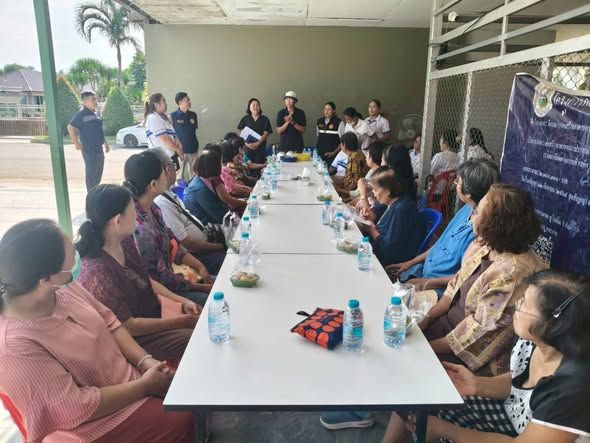 มอบหมายให้กองสวัสดิการสังคม นำโดยนางอาภรณ์  แหวนเพ็ชร ผู้อำนวยการกองสวัสดิการสังคม พร้อมเจ้าหน้าที่ลงพื้นที่ร่วมกับนายเสน่ห์ กระต่ายเพ็ชร รองประธานสภาองค์การบริหารส่วนตำบลบ่อวิน  ผู้ช่วยผู้ใหญ่บ้านหมู่ที่ 3 ตำบลบ่อวิน  ร่วมกิจกรรมสภากาแฟแชร์ความคิดเห็นของรุ่นใหญ่ในบ่อวิน 