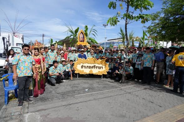  ร่วมกิจกรรมเดินขบวนแห่เกวียนกัณฑ์มหาราช ในงานประเพณีวิ่งควายจังหวัดชลบุรี 