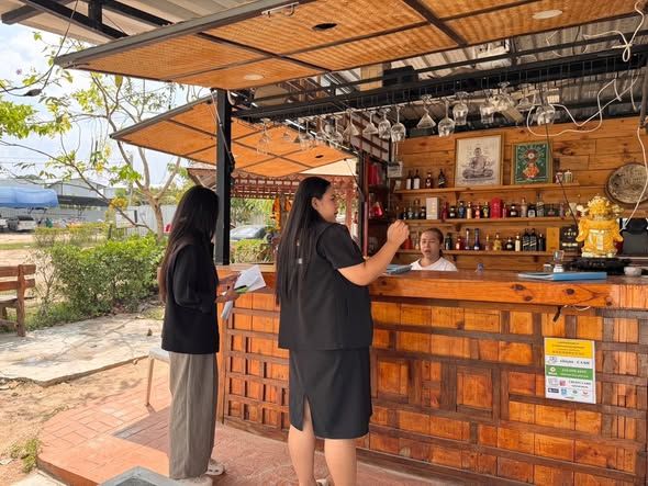 ลงพื้นที่ตรวจสุขาภิบาลสถานประกอบการที่ขอรับ/ขอต่อใบอนุญาตประกอบกิจการประเภทต่างๆ