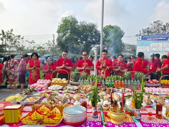  ร่วมไหว้ตรุษจีน เพื่อความเป็นสิริมงคล 
