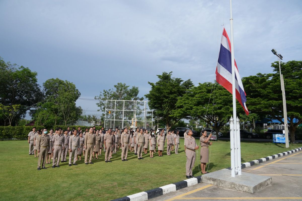 เข้าแถวเคารพธงชาติ และประกาศเจตนารมณ์  “สุจริต โปร่งใส องค์การบริหารส่วนตำบลบ่อวินใสสะอาด 2569” และ “งดรับ งดให้ ของขวัญ ของกำนัลทุกชนิดจากการปฏิบัติหน้าที่ No Gift Policy” 