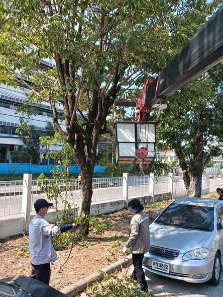 ทำความสะอาดศาลาประชาคม (หลังใหญ่) เพื่อเตรียมความพร้อมในการต้อนรับผู้ว่าราชการจังหวัดชลบุรีในพิธีมอบวุฒิบัตร