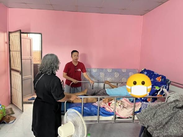 ผู้อำนวยการกองสวัสดิการสังคมพร้อมเจ้าหน้าที่กองสวัสดิการสังคม  ลงเยี่ยมผู้ป่วยติดเตียง หมู่ที่ 7 ตำบลบ่อวิน