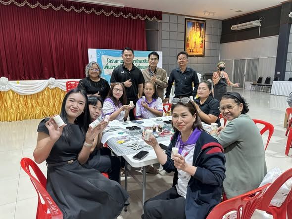 ร่วมโครงการฝึกอบรมอาชีพเสริมเพิ่มรายได้ให้ชุมชน “ ทำเทียนหอม” 