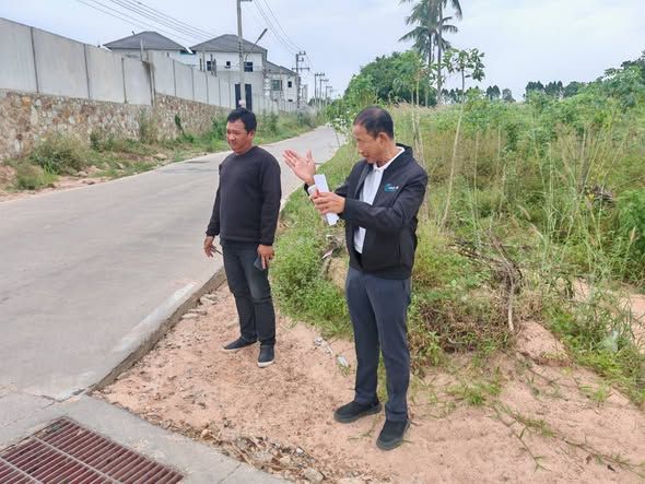 ลงพื้นที่สำรวจถนนชำรุดสายปากร่วม - ต้นไทร หลังโรงเรียนสวนกุหลาบ​วิทยาลัย ชลบุรี