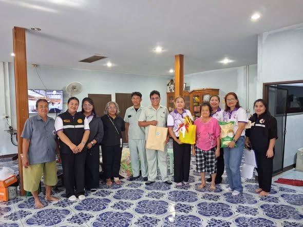 กองสวัสดิการสังคมพร้อมเจ้าหน้าที่กองสวัสดิการสังคม  ลงพื้นที่ร่วมกับกลุ่มสตรีองค์การบริหารส่วนตำบลบ่อวิน และบริษัท ไอที ฟอร์จิ้ง (ประเทศไทย) จำกัด เพื่อมอบเครื่องอุปโภคบริโภคให้กับผู้ด้อยโอกาส ผู้ป่วยในพื้นที่
