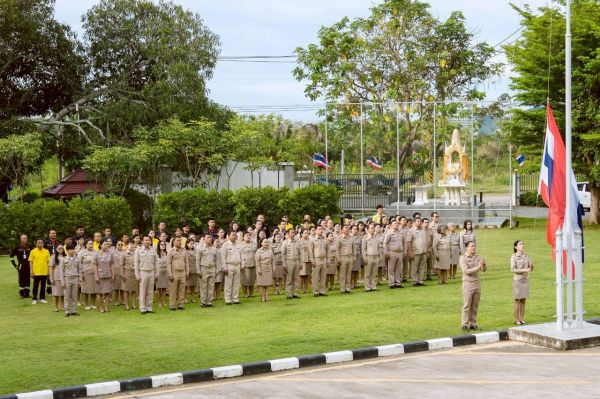   กิจกรรมเคารพธงชาติและร้องเพลงชาติไทย
